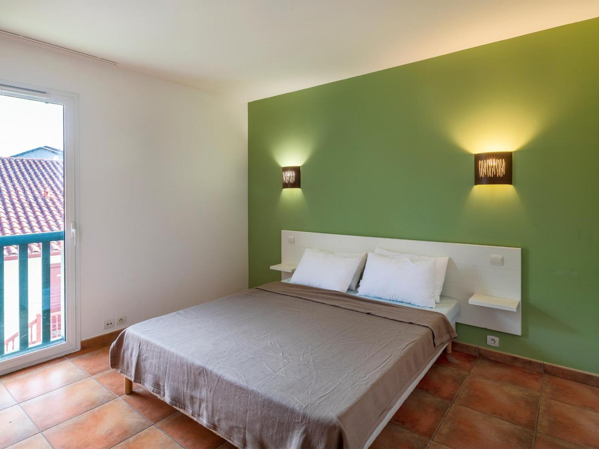 Superbe Avec Piscine, Tennis Et Acces A - Fr-1-239-1108 Appartement *